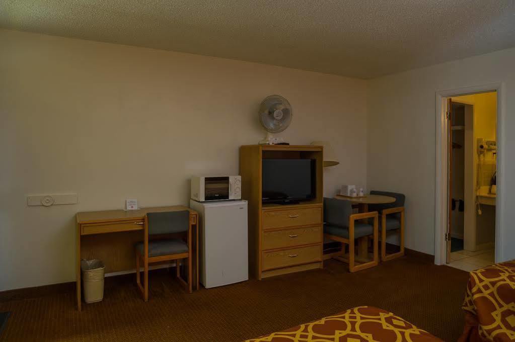 American Inn Of ליברל מראה חיצוני תמונה