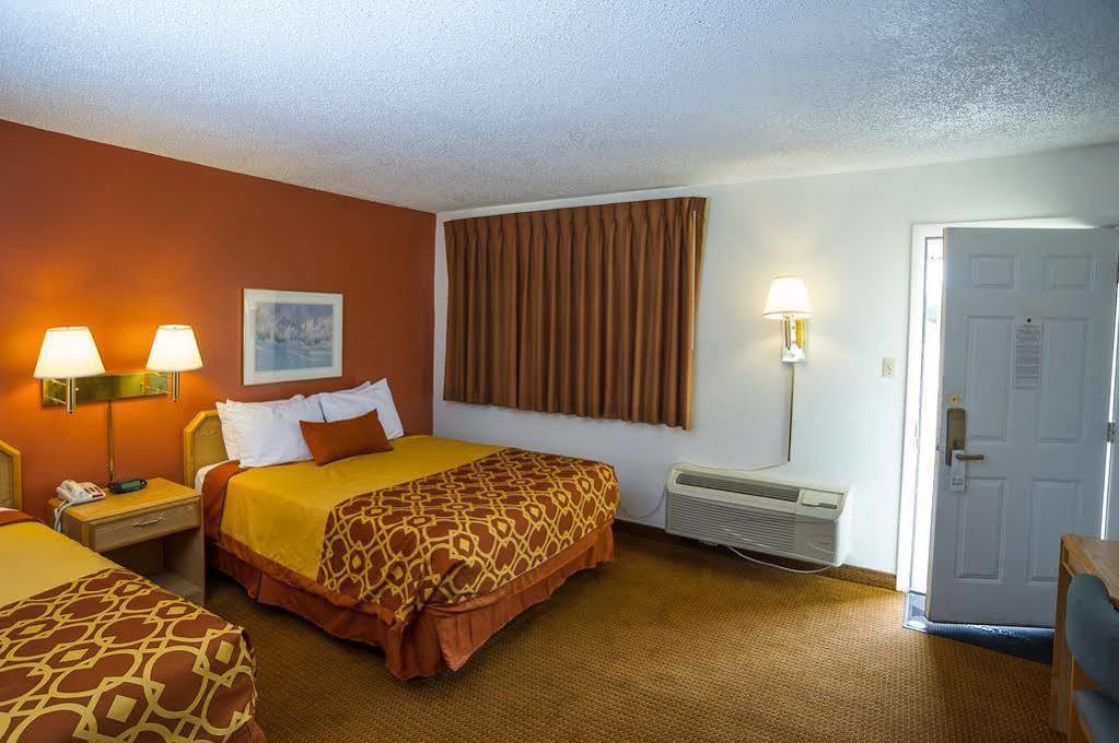 American Inn Of ליברל מראה חיצוני תמונה